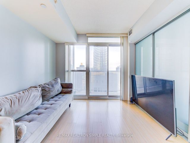 802 - 85 Queen's Wharf Rd
