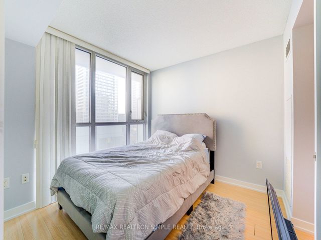 802 - 85 Queen's Wharf Rd