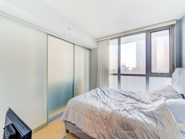 802 - 85 Queen's Wharf Rd