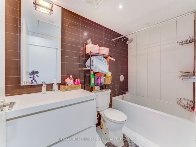 802 - 85 Queen's Wharf Rd