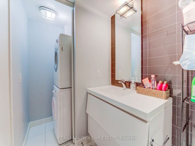 802 - 85 Queen's Wharf Rd