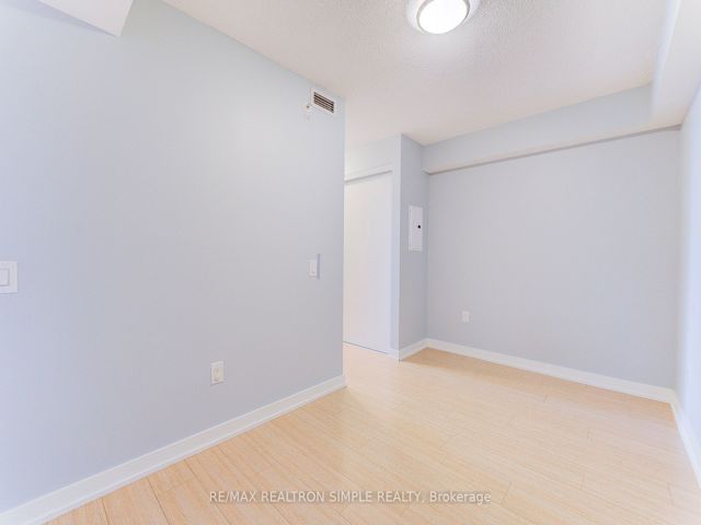 802 - 85 Queen's Wharf Rd