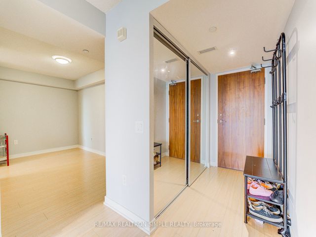 802 - 85 Queen's Wharf Rd