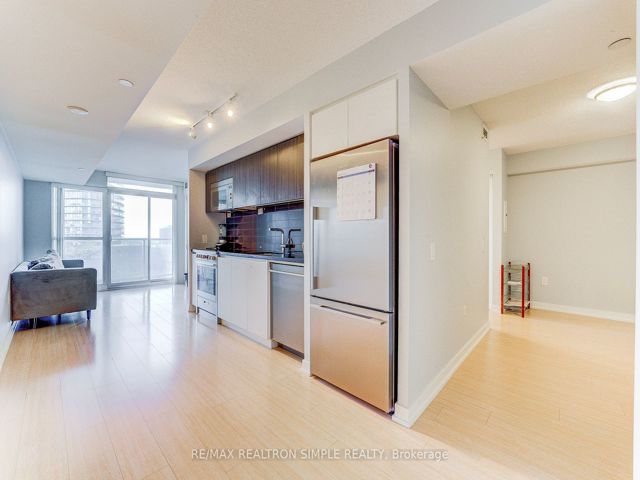 802 - 85 Queen's Wharf Rd