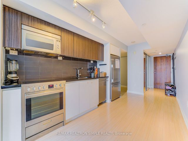 802 - 85 Queen's Wharf Rd