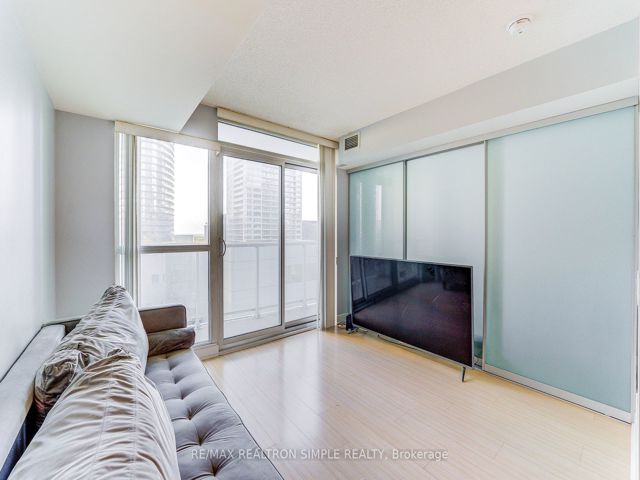 802 - 85 Queen's Wharf Rd