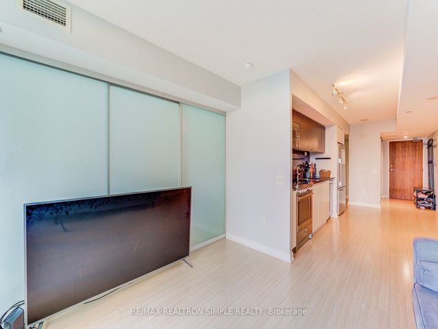 802 - 85 Queen's Wharf Rd