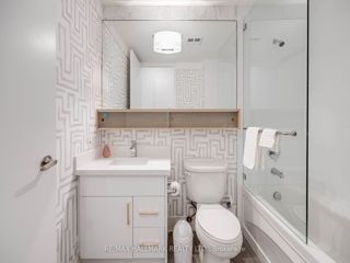 402 - 85 Bloor St E