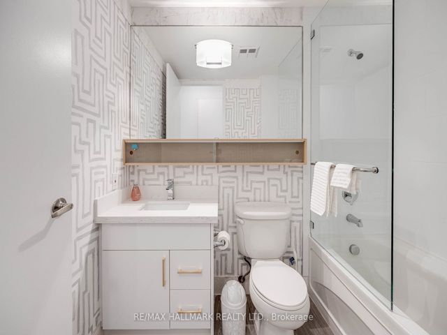 402 - 85 Bloor St E