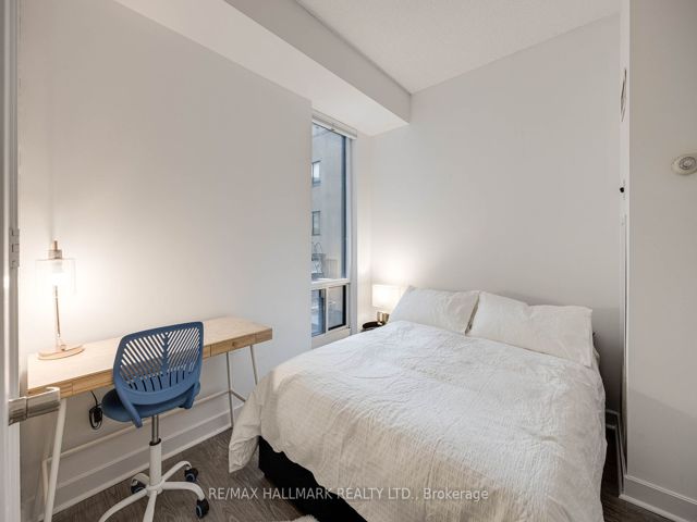 402 - 85 Bloor St E