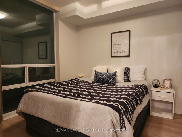 803 - 5740 Yonge St