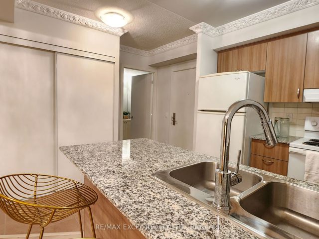 803 - 5740 Yonge St