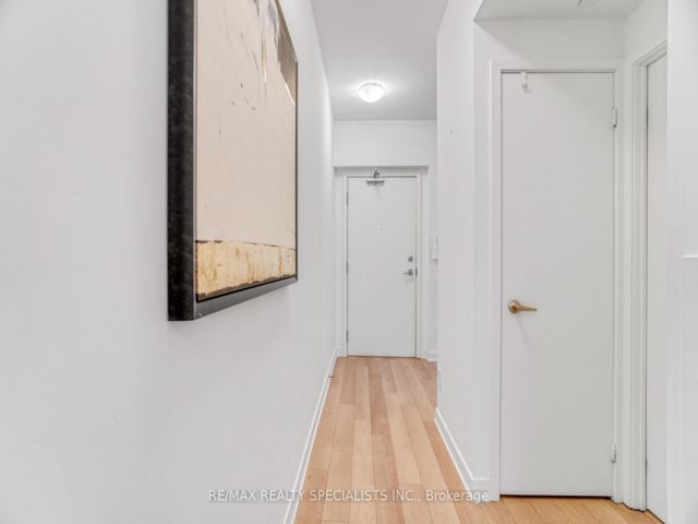 605 - 210 Simcoe St