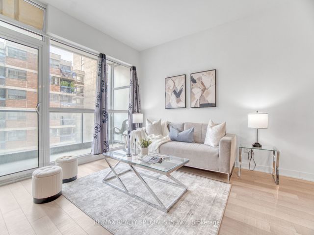 605 - 210 Simcoe St