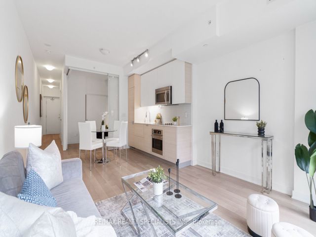 605 - 210 Simcoe St