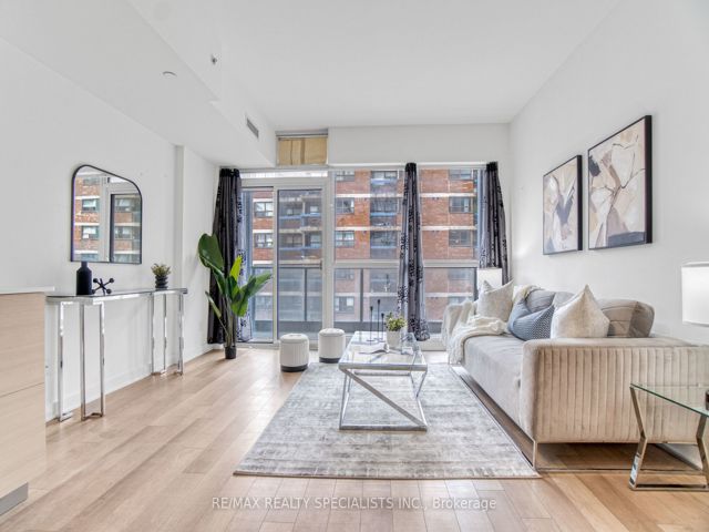 605 - 210 Simcoe St