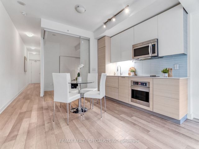 605 - 210 Simcoe St