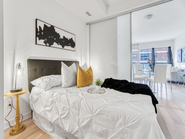 605 - 210 Simcoe St