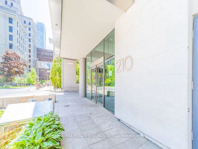 605 - 210 Simcoe St