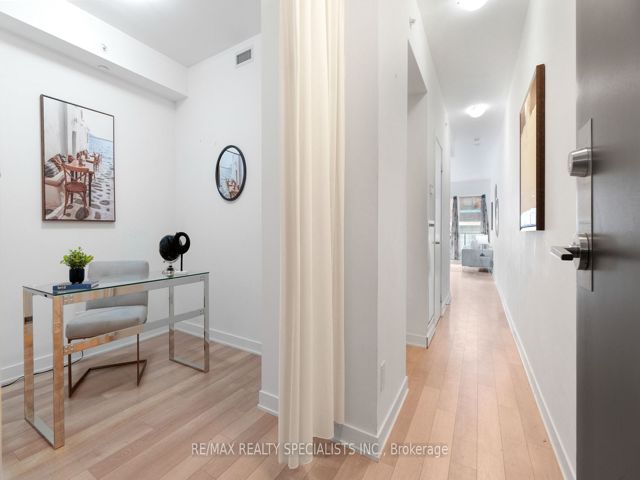 605 - 210 Simcoe St