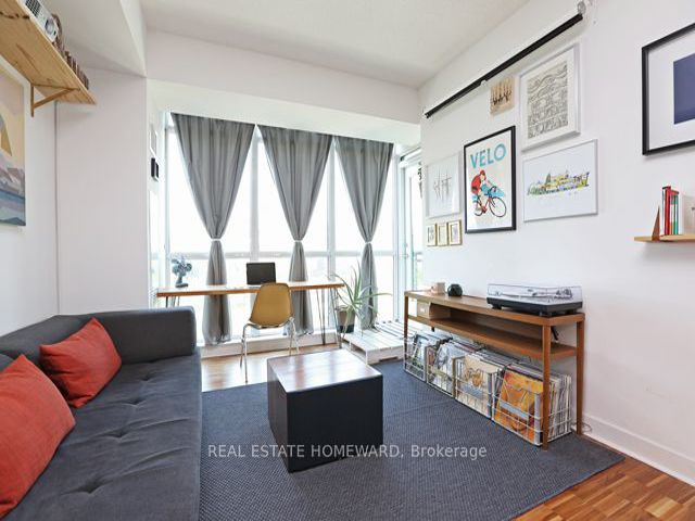 313 - 1171 Queen St W