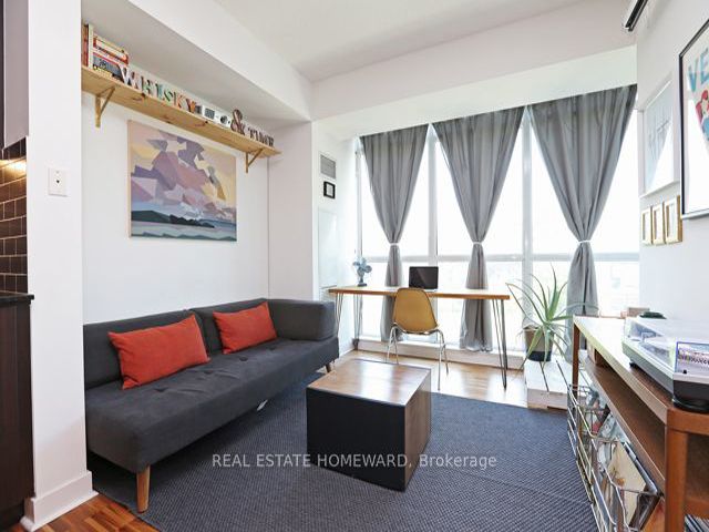 313 - 1171 Queen St W