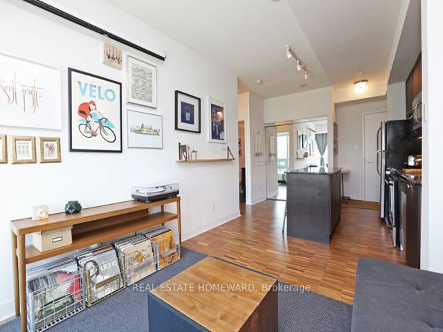 313 - 1171 Queen St W