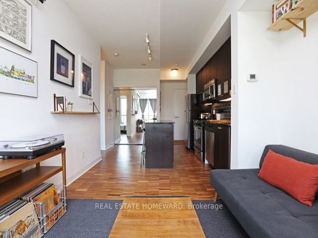 313 - 1171 Queen St W