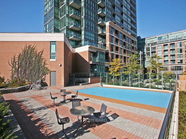 313 - 1171 Queen St W