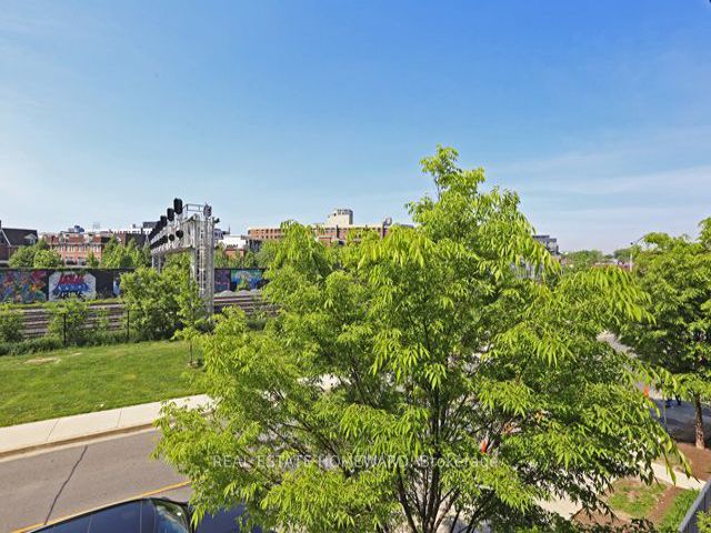 313 - 1171 Queen St W