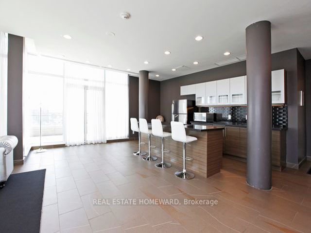 313 - 1171 Queen St W