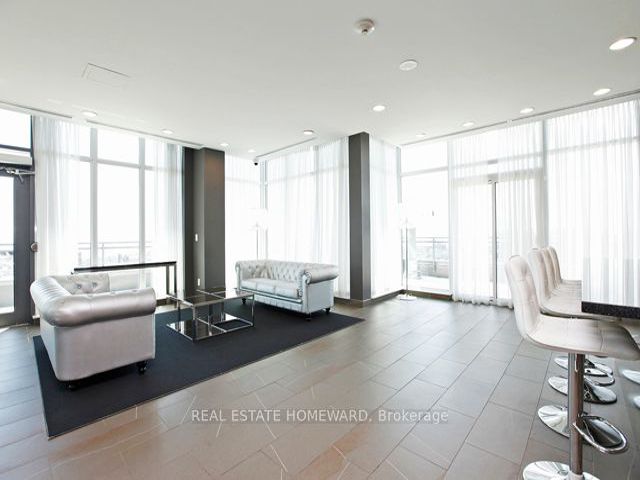 313 - 1171 Queen St W