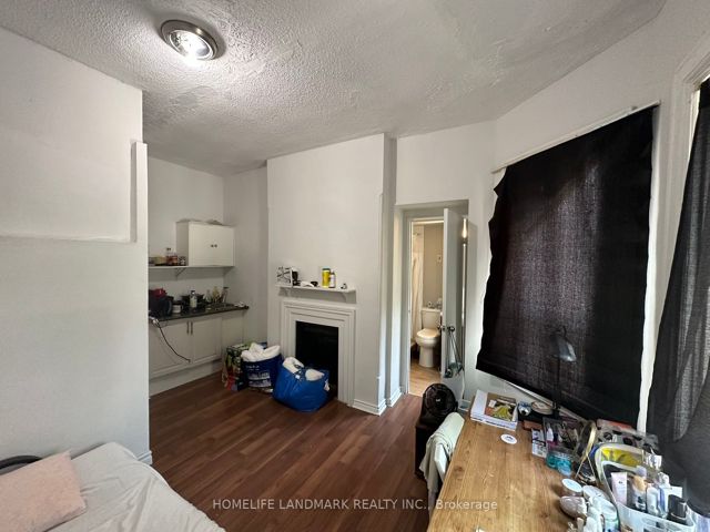 202 - 409 Huron St