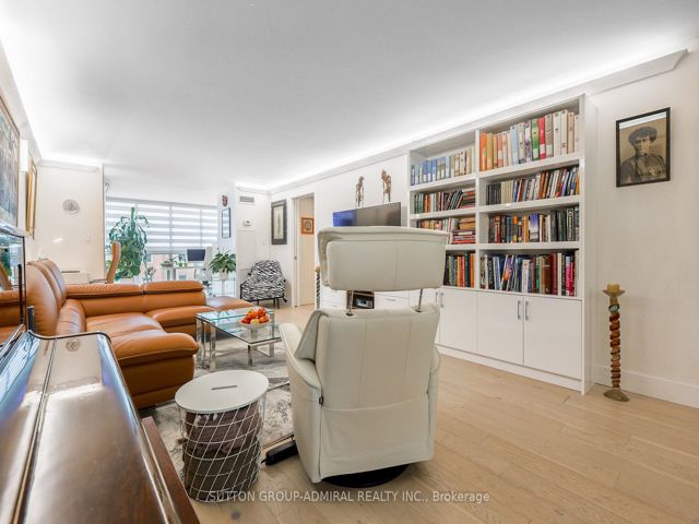 805 - 278 Bloor St E