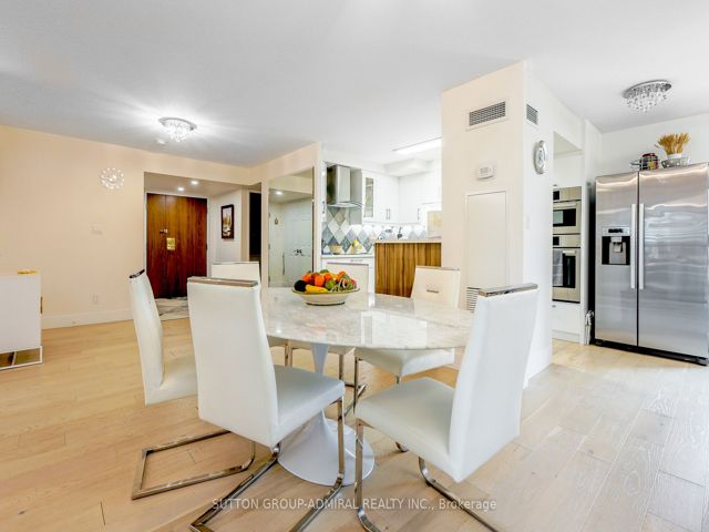 805 - 278 Bloor St E