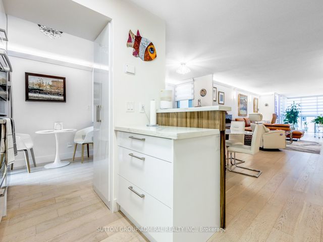 805 - 278 Bloor St E