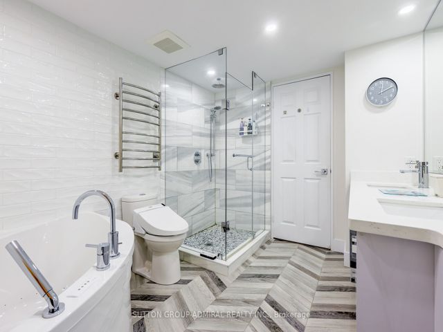 805 - 278 Bloor St E