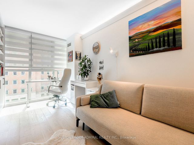 805 - 278 Bloor St E
