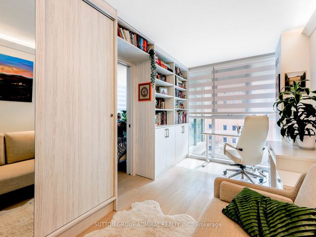 805 - 278 Bloor St E