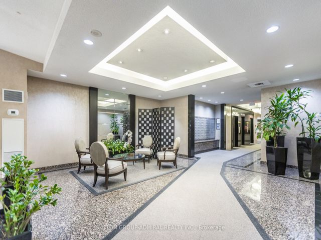 805 - 278 Bloor St E