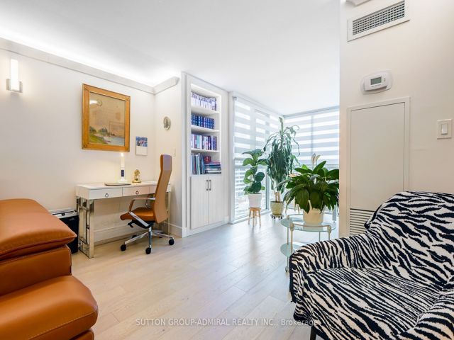 805 - 278 Bloor St E