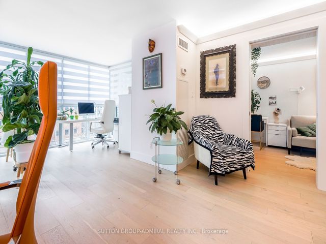 805 - 278 Bloor St E
