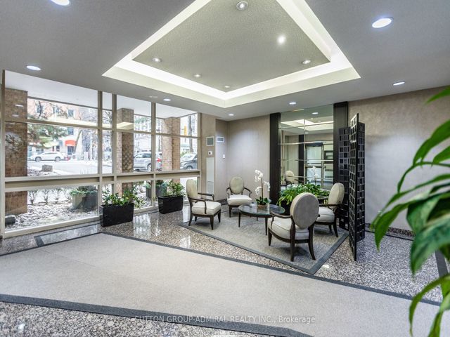 805 - 278 Bloor St E