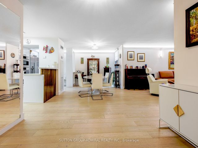 805 - 278 Bloor St E