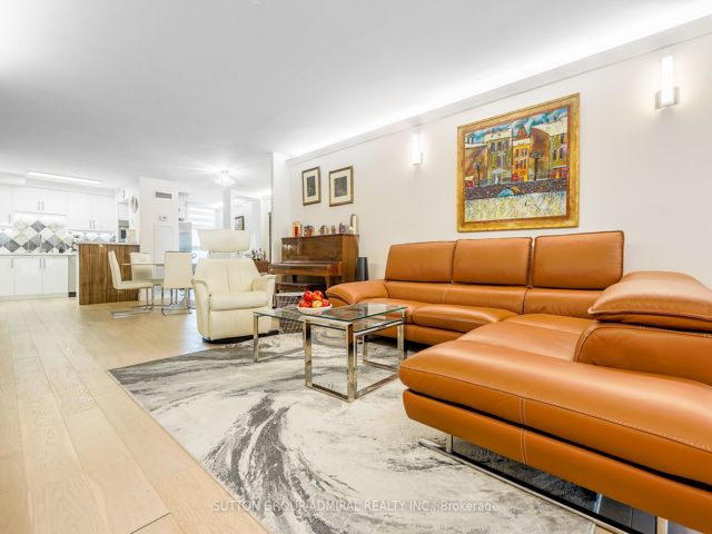 805 - 278 Bloor St E