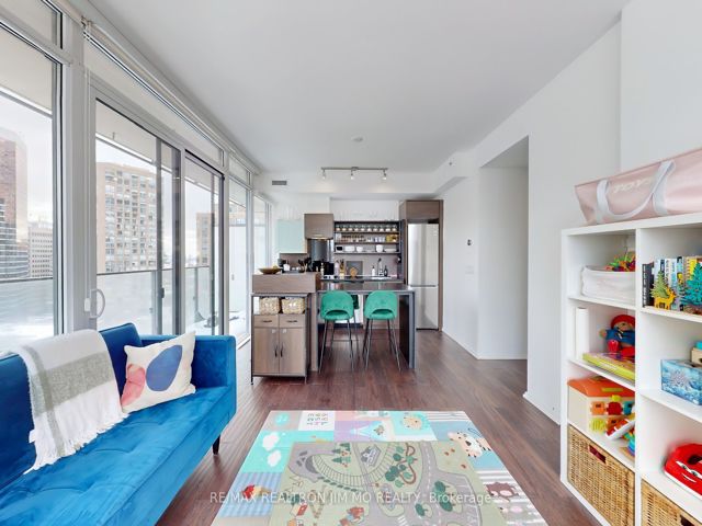 1402 - 75 St Nicholas St