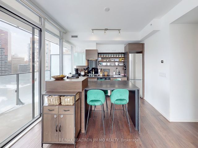 1402 - 75 St Nicholas St