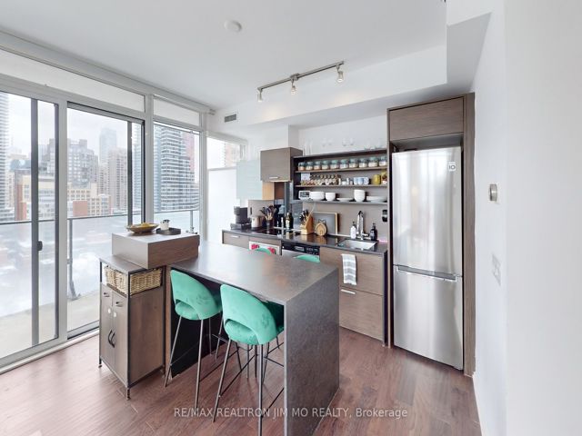 1402 - 75 St Nicholas St