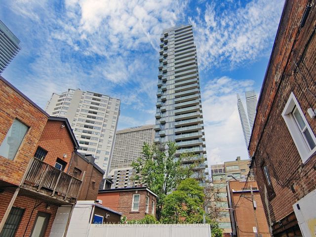 1402 - 75 St Nicholas St