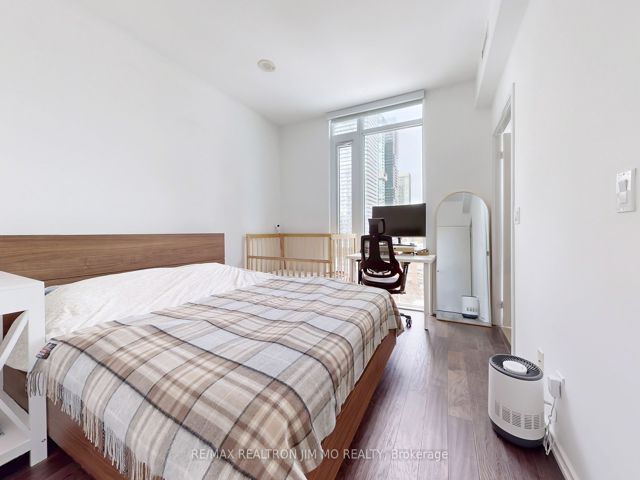 1402 - 75 St Nicholas St